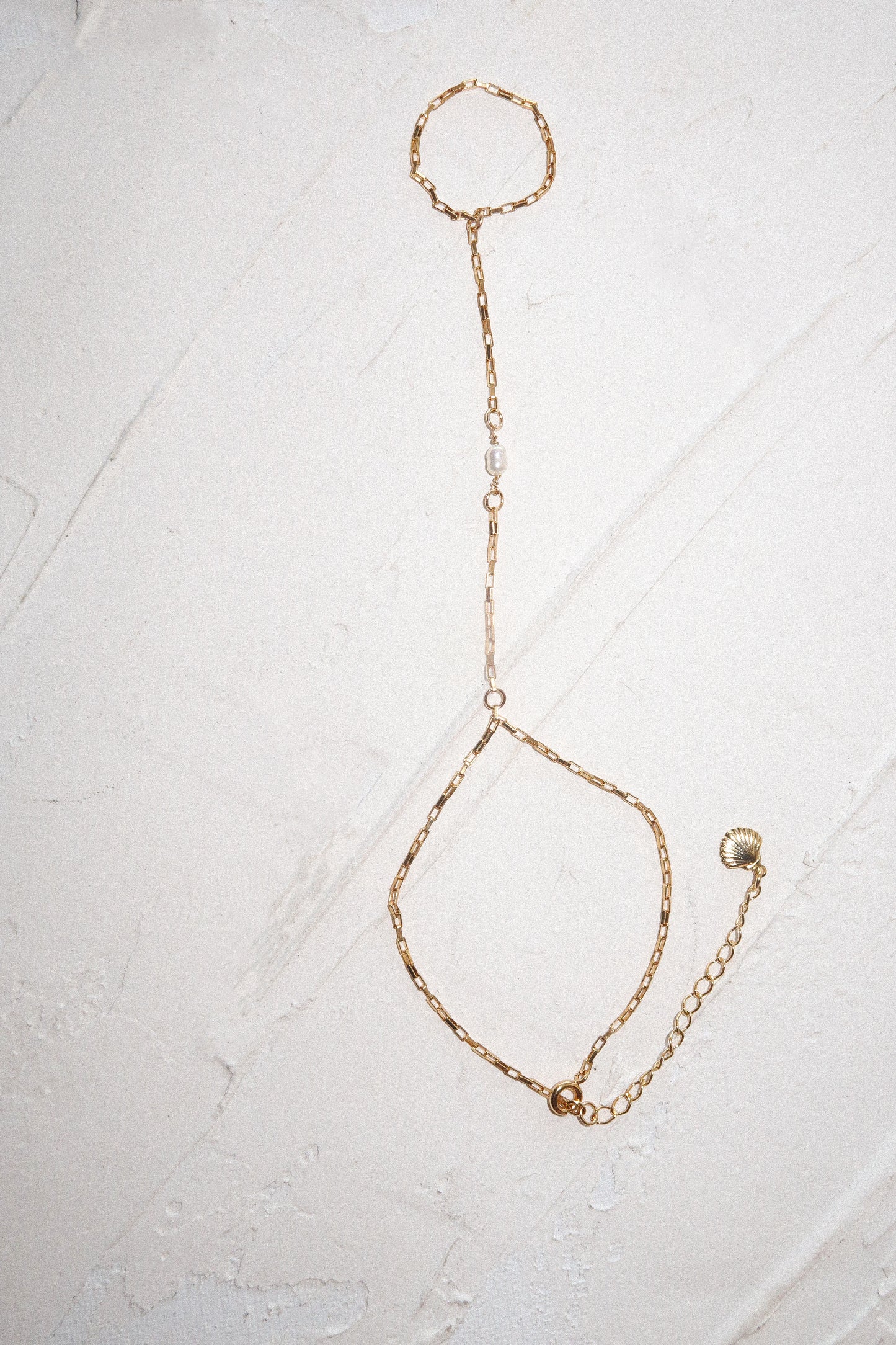 Perlita Hand Chain